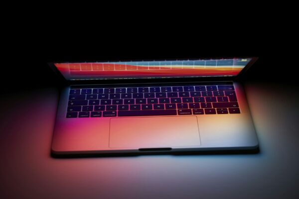 MacBook Air 2025 – Ultra-Powerful. Incredibly Light. - Image 3
